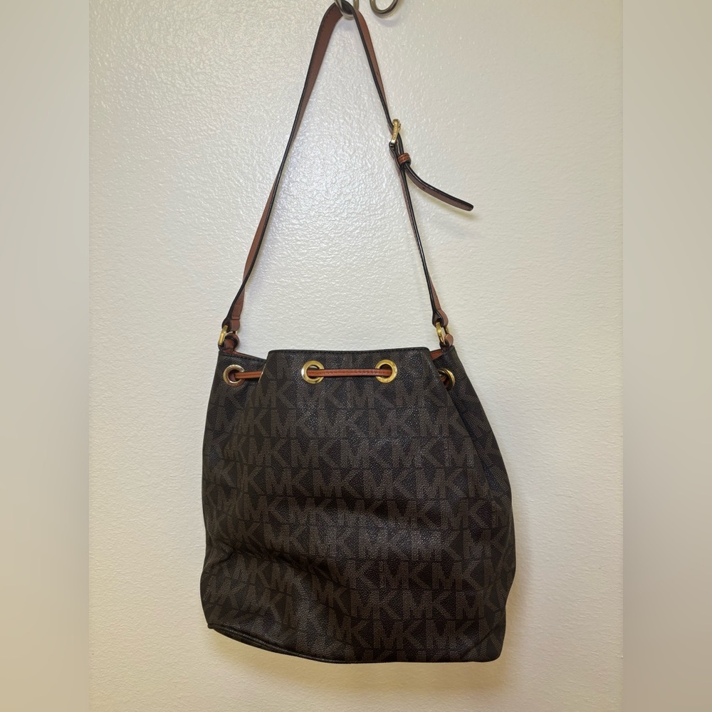 Michael Kors Dark Brown Bucket cross body Bag - Picture 7 of 8